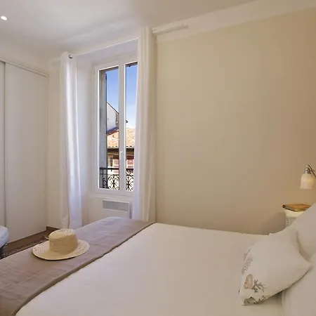 15 Cours Massena Apartment Antibes