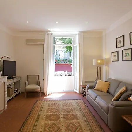 Apartment 15 Cours Massena *