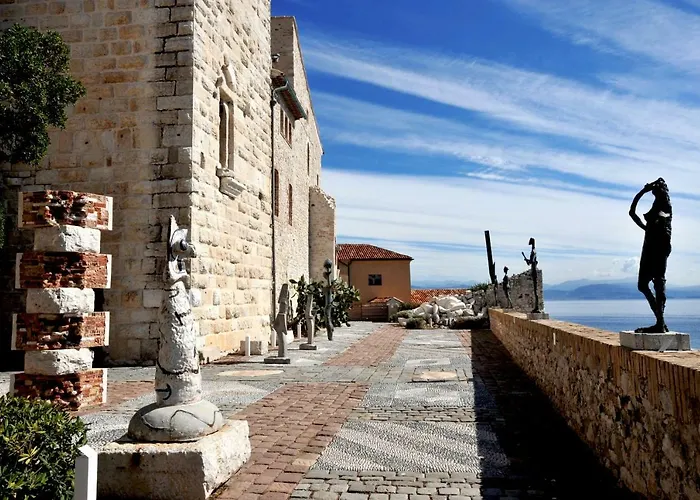 15 Cours Massena Apartment Antibes